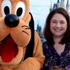 Andrea Erdman con los niños en Disneyworld, en verano de 2016, cuando todos en casa eran solo laicos católicos novatos