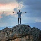El camino hacia la libertad y la castidad es como una escalada, pero con amistad, fraternidad, oración y la cercanía de Dios