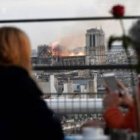 El incendio de Notre Dame ha sido tratado por la BBC sin imágenes de oraciones, de liturgia ni alusiones a nada cristiano... como si fuera un castillo o edificio antiguo vacío