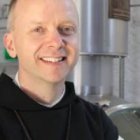 Erik Varden pasa de ser un joven abad en Inglaterra a ser un joven obispo en Noruega... y se crió sin fe, como adolescente ateo