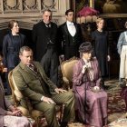 Buena parte de los protagonistas de «Downton Abbey», en una escena de la película que ha dado continuidad al éxito de la serie de televisión.