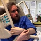 Roger Foley, aquejado de ataxia cerebelosa, lleva años denunciando su situación y pidiendo ayuda para una "vida asistida", no para la "muerte asistida" que le sugieren.