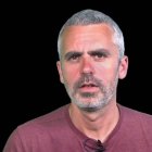 Jean-Luc no creía en Dios, pero quería a su novia lo bastante como para aceptar plantearse esa increencia. A cambio, claro, de que ella admitiese que sus reflexiones podían confirmarla...