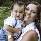 Hannah, con su hijo Landyn, tomó la píldora abortiva pero se arrepintió en mitad del proceso. Foto: Pregnancy Help News.