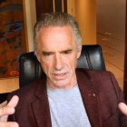 Jordan Peterson acude constantemente a la Biblia tanto para interpretarla como para interpretar con ella.