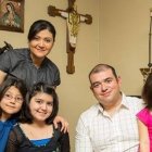 Padre, madre, hijos, unidos por un vínculo indisoluble y exclusivo, que respetan a los mayores y a otros parientes, pero no sometidos a un clan - el modelo católico de Occidente