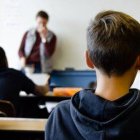 Una profesora feminista, Ana Hidalgo, alerta sobre los verdaderos fines de la ideología transgénero al entrar en las escuelas y urge a los padres a hacerle frente.