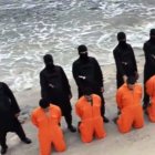 Los 21 mártires coptos de la playa de Libia daban testimonio de fe con su vida mucho antes de darlo con su sangre. Un reciente libro cuenta esa  historia.