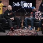 Joseph Espeillat, con alzacuellos, en su programa Sainthood in the City, con contertulios jóvenes y raperos