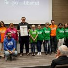 El sacerdote Álvaro Cárdenas recibió el Premio Religión en Libertad en nombre de todos los hermanos de Hogares Lázaro.