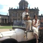 Anthony Andrews (Sebastian), Diana Quick (Julia) y Jeremy Irons (Charles), protagonistas de la serie televisiva 'Retorno a Brideshead' (1981), una excelente versión de la novela de Evelyn Waugh.