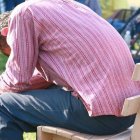 Un hombre cabizbajo y apesadumbrado... la adicción a la pornografía es un problema cada vez más reconocido