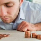 Este personaje parece poco generoso y no muy abierto a la lógica de la limosna de Cuaresma