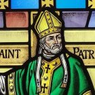 La Iglesia celebra este martes la fiesta de San Patricio, gran evangelizador de Irlanda, y cuya fiesta se celebra en todo el mundo.