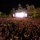 En la noche del sábado se sumaron más personas a la Fiesta de la Resurrección de la Plaza Cibeles de Madrid