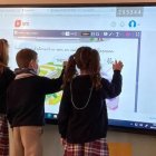 Menor capacidad de retención, memorización o atención, disminución de la comprensión lectora, baja creatividad... son algunos de los motivos que han llevado al gobierno sueco a volver a usar libros en los colegios.