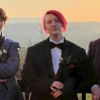 Se está abocando a miles de adolescentes a odiar su cuerpo y llevar a cabo en él tratamientos y amputaciones irreversibles. Imagen: fotograma del documental 'No way back'.