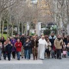 Comunidades neocatecumenales de Madrid haciendo misión popular, es decir, evangelizando, en el parque del Retiro de la capital de España.