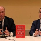 Un momento de la presentación de 'Nuevas evidencias científicas de la existencia de Dios'. A la izquierda de la foto, el autor, José Carlos González-Hurtado, acompañado por el editor, Álex Rosal.