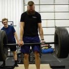 Joe Enabnit es el fundador y propietario del St. Michael Barbell Club, uno de los pocos gimnasios católicos de los que se tienen constancia y que ha dedicado su vida a revertir la tendencia de católicos que renuncian a estos centros por sus peligros.