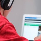 Los efectos en adolescentes de las pantallas en los centros y rutinas escolares son motivo de preocupación para padres e investigadores