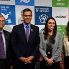 El presidente del Gobierno de España, Pedro Sánchez, junto a Bill y Melissa Gates y la Presidenta de Nueva Zelanda Jacinda Ardern, solo cuatro de los grandes mandos y fortunas mundiales entregados a la "Agenda 2030".