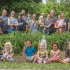 Los integrantes de Cottonwood Farm, variados en su sensibilidad, dedicación o habilidades, coinciden en entregar lo mejor de sí mismos para el bien de su comunidad, anclada firmemente en la fe y la familia.