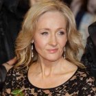 "Con mucho gusto cumpliré dos años de cárcel si la alternativa es hablar de forma impuesta y negar la realidad y la importancia del sexo. Que vengan los casos judiciales. Será más divertido que nunca", dijo J.K. Rowling.