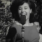 La actriz Conchita Velasco, conocida por sus papeles en "Historias de la Televisión" o en "Teresa de Jesús", fallecía a sus 84 años este sábado 2 de diciembre. En la imagen, interpretando la célebre "Chica Yeyé".