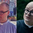 A la izquierda, Jan Kaczkowski; a la derecha, Dawid Ogrodnik, quien interpreta al sacerdote en 'Johnny'.