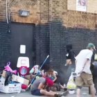 Consumidores de fentanilo en uno de los conocidos coo "barrios zombies" de Estados Unidos como Filadelfia o San Francisco, donde ha penetrado fuertemente esta droga.