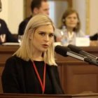 A sus 31 años, Olivia Maurel se ha comprometido a combatir los vientres de alquiler y la gestación subrogada tras sufrir sus consecuencias.