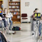 La especialista en educación llama a enfrentar el avance de la industria tecnológica, "una de las más poderosas de nuestros tiempos".