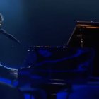 Íñigo Quintero acaba de lanzar un nuevo EP con cinco canciones, titulado "Es sólo música", con tres temas inéditos, "Desconocido", "Nada cambia" y "El equilibrio", además de los famosos "Si no estás" y "Lo que queda de mí".