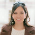 "Nos dimos cuenta de que dormía mucho. Una mañana se despertó cojeando. Al mes siguiente, ya no podía mantenerse en pie. Le temblaban las manos y le dolía la cabeza", cuenta Zéna (foto: Facebook/Zéna Daguerre).