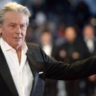 Alain Delon mantiene una lucha con Dios aunque de momento la Virgen ya le ha conquistado.