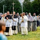 Miembros del clero, durante la procesión de entrada en una de las misas de la peregrinación de Nuestra Señora de la Cristiandad, en París.