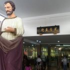 Imagen de San José a la entrada de la parroquia de Bukit Timah en Singapur