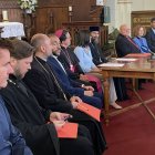 Al tratarse de derechos fundamentales, recuerdan las confesiones, no pueden prevalecer uno en detrimento de los otros.