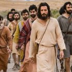 En primer término, Jonathan Roumie, Jesús en 'The Chosen', que se encuentra ya en la cuarta temporada.