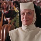 Maggie Smith, la inolvidable madre superiora de 'Sister Act'.