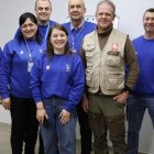 El equipo de Cáritas Ucrania y el enlace de Cáritas Alemania que supervisa reparaciones de casas dañadas por los bombardeos rusos
