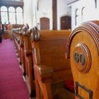Bancos de una iglesia
