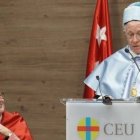 Elio Gallego, catedrático de Filosofía del Derecho, sentado junto a Rémi Brague, en su ponencia al recibir el honoris causa en el San Pablo CEU