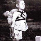 Esta imagen ha impactado de tal manera al Papa que ha querido repartirla a los periodistas y darla a conocer