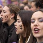 María Calvo hace una precisa radiografía del feminismo actual y de cómo está acabando con la feminidad