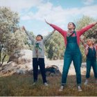 Tengamos la Fiesta en Paz es una comedia musical familiar navideña, con humor y canciones, y funciona bien