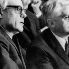 Joseph Ratzinger mantuvo buena relación con teólogos como Karl Rahner (en la foto, a su derecha), aunque no siguió la deriva de varios de ellos hacia una clara heterodoxia.