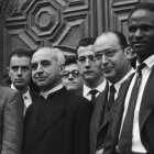 Jose María Albareda (en medio de la foto, con el alzacuellos) cofundó, junto con José Ibáñez-Martín, el CSIC, dándole una fuerte impronta católica, habida cuenta de la conciliación entre ciencia-fe, tan característica de esta religión.