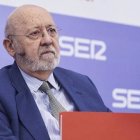 José Félix Tezanos es un político del PSOE al frente de las estadísticas oficiales del CIS... y le salen cosas muy raras